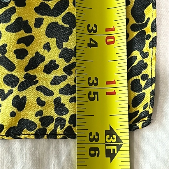 R-2246-Women’s Scarf Yellow Gray And Cream Colors NWT - Picture 3 of 9